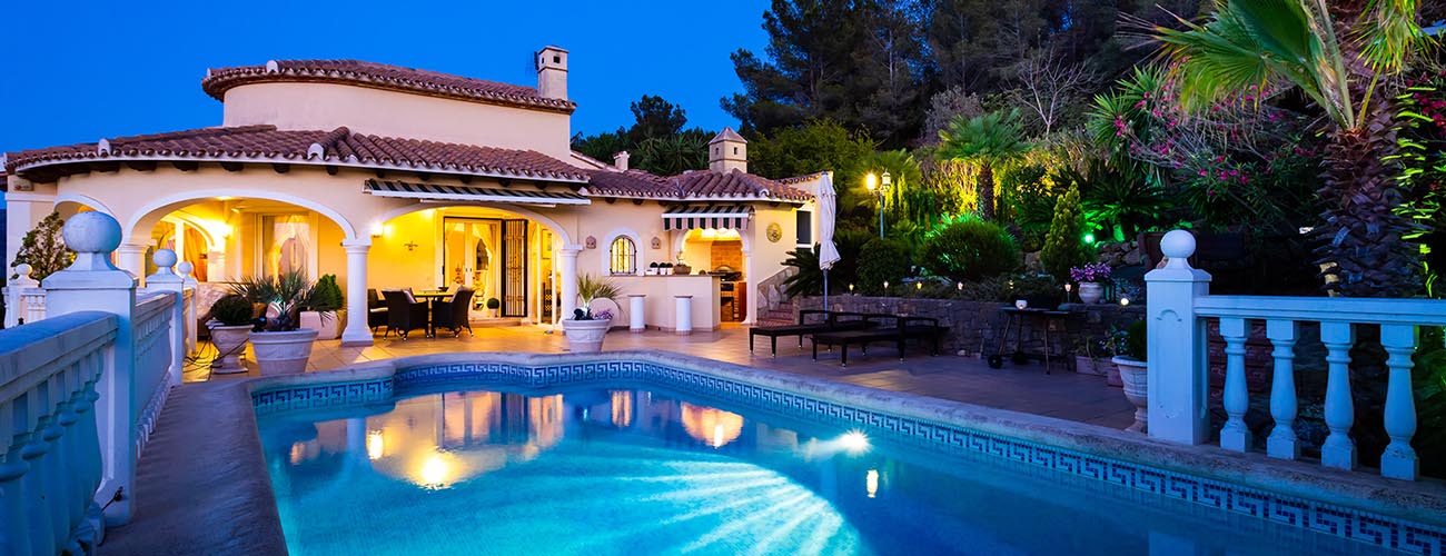 House with pool in San Diego during a home inspection